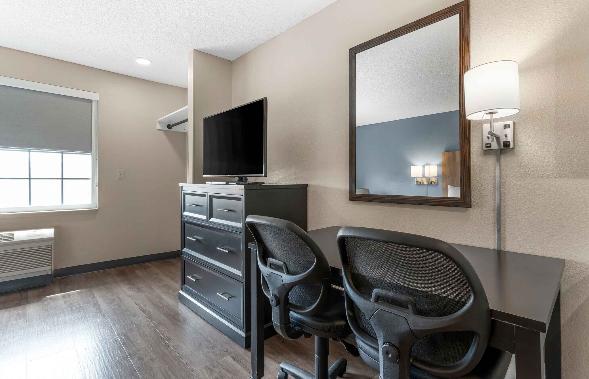 Building Photo - Furnished Studio-Union City - Dyer St.
