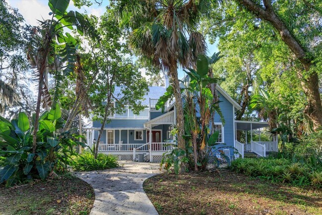 Building Photo - Mid term historic furnished rental