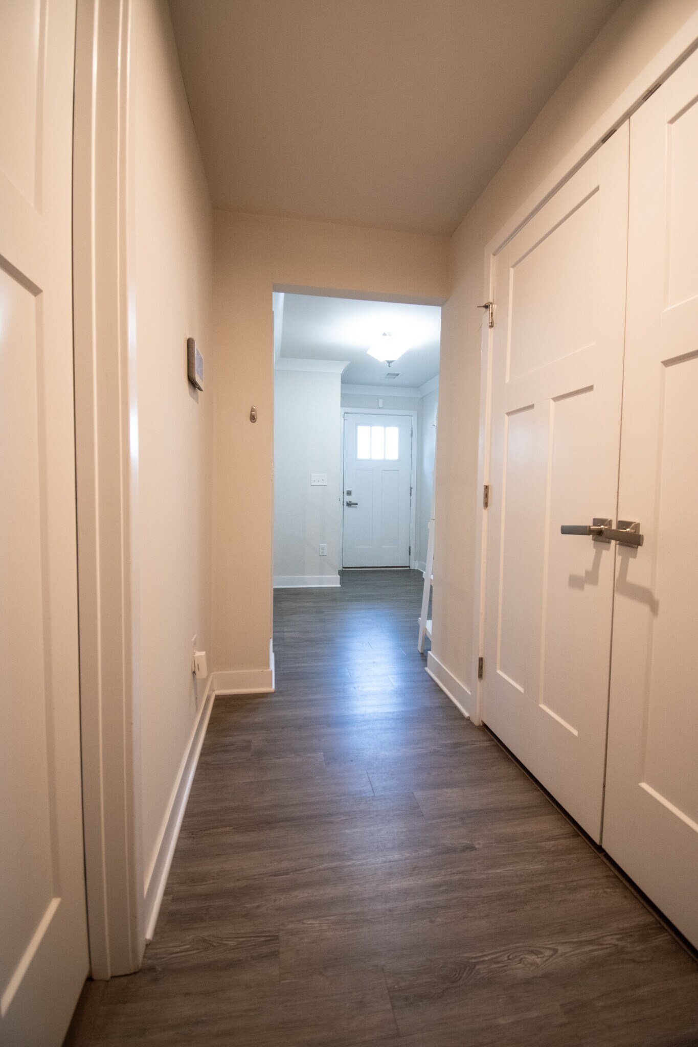 Building Photo - 914 Avast Way