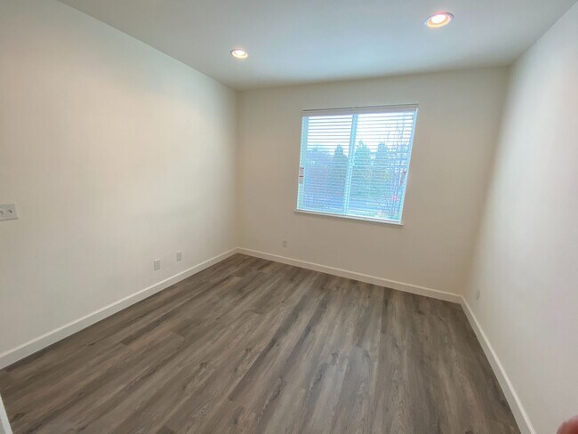 Building Photo - 3 Bed 2 Bath Condo W/ Garage In San Ramon