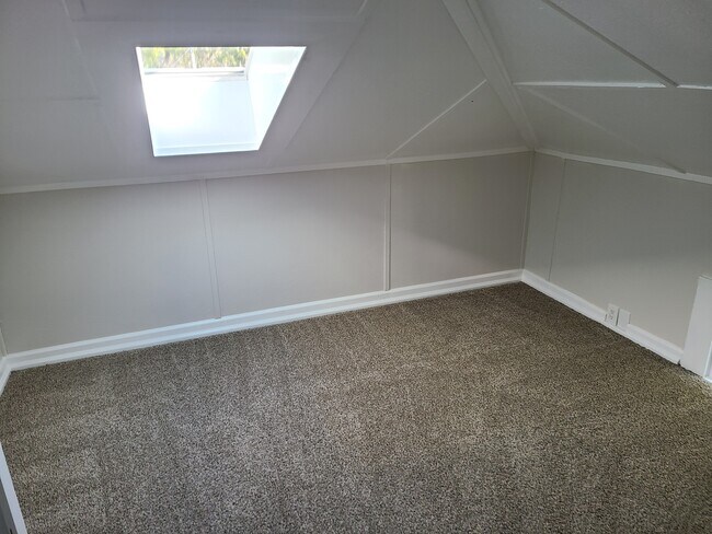 Building Photo - Ennis Properties