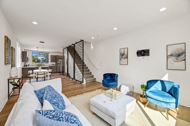 Building Photo - Delridge Townhome