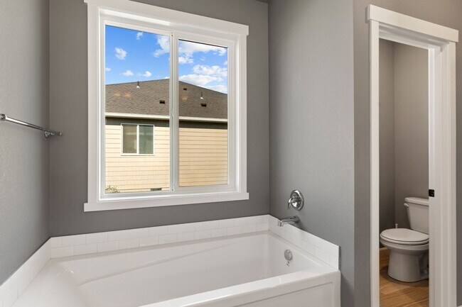 Building Photo - For Rent – Beautiful 3 Bedroom, 2 Bathroom...