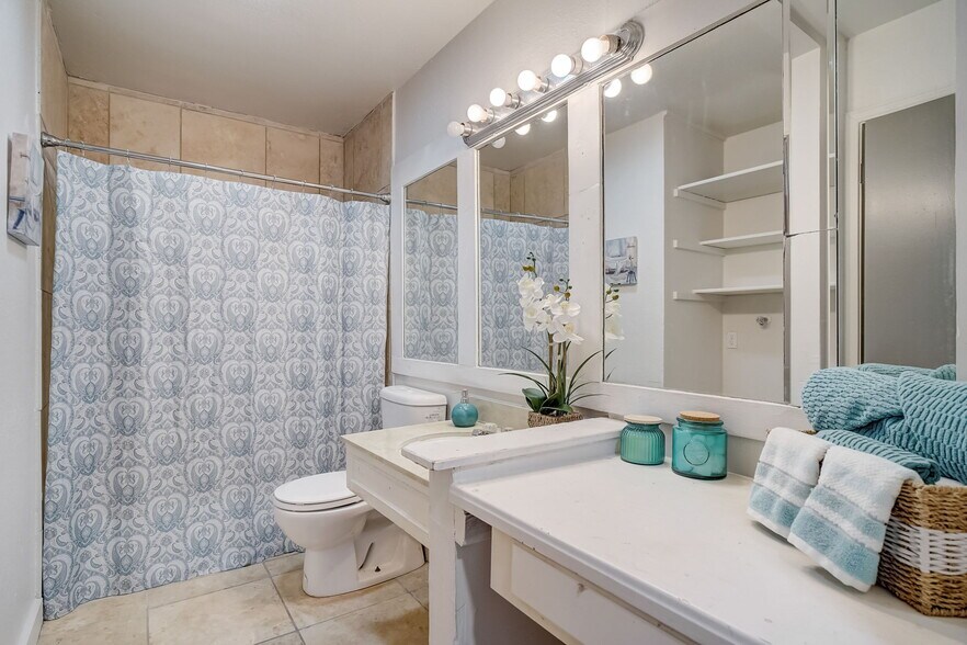 Bathroom - 4815 Castle