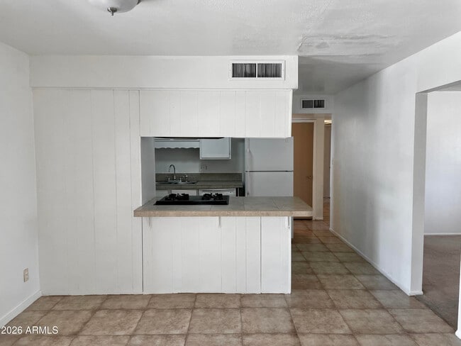 Building Photo - 949 W Parkway Blvd