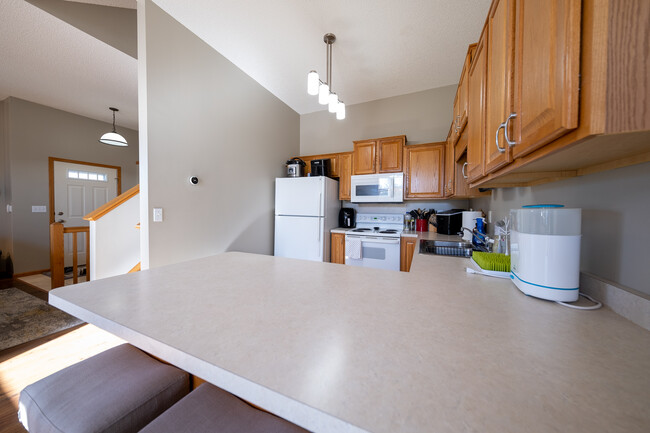 Building Photo - 20647 Hampshire Way