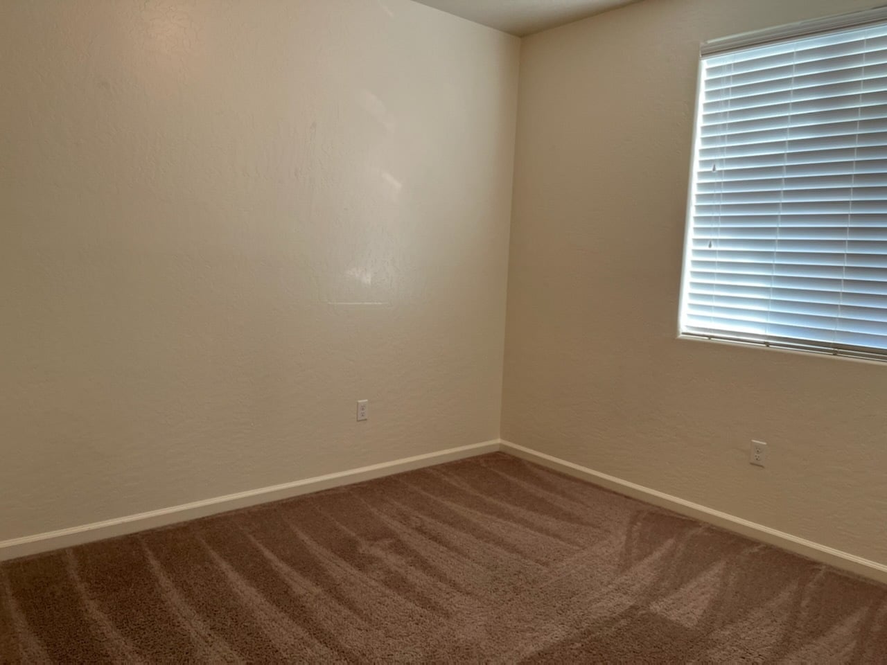 Building Photo - 2468 Bay Hill Ave