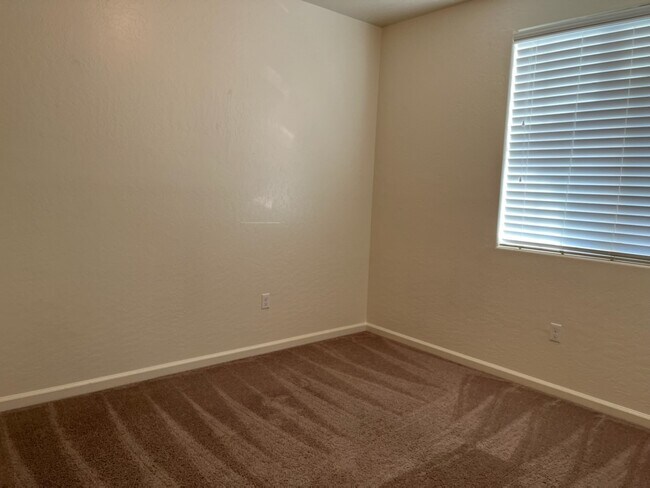 Building Photo - 2468 Bay Hill Ave