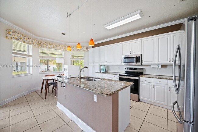 Building Photo - 15376 14th Manor