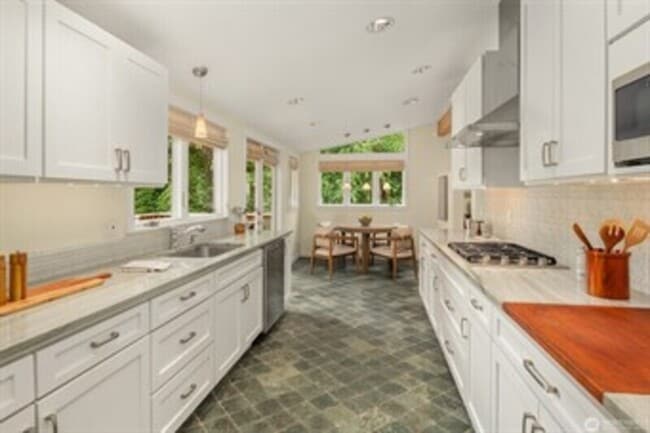 Building Photo - 4510 48th Ave NE