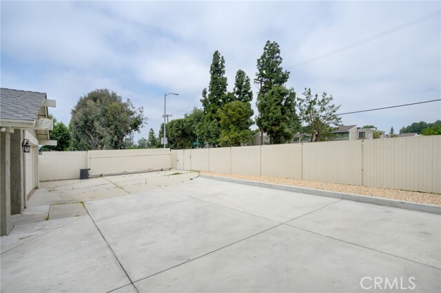 Building Photo - 16132 Chatsworth St