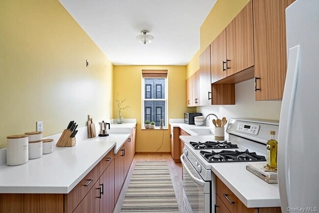 Building Photo - 71-20 68th St