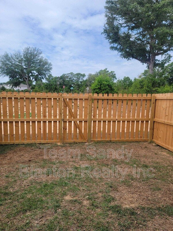 Building Photo - 3984 Pendragon Cir