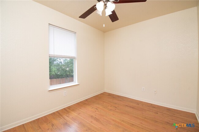 Building Photo - 405 Deloris Dr