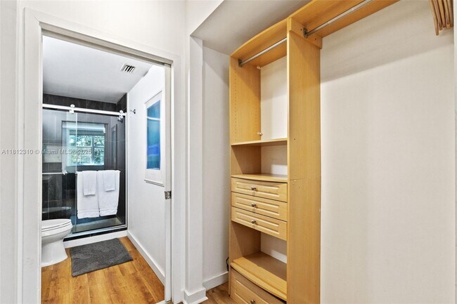 Building Photo - 19999 E Country Club Dr