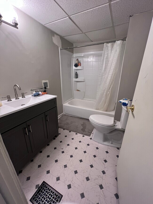 Building Photo - 45 Hazel St