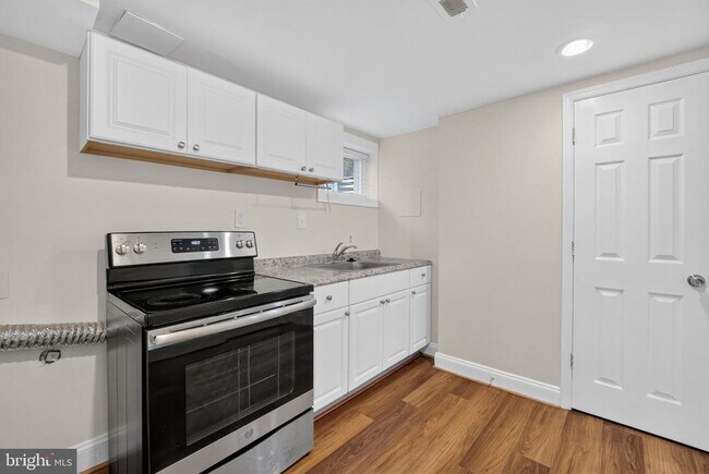 Building Photo - 406 Gilmoure Dr