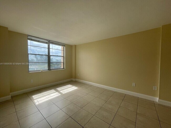 Building Photo - 15600 NW 7th Ave