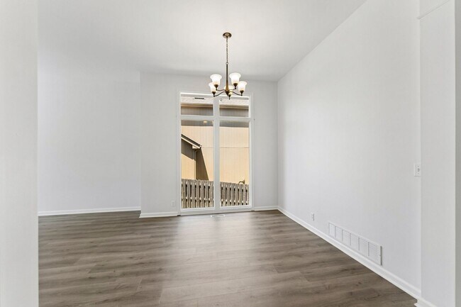 Building Photo - 4 Bedroom Elkhorn Ranch!