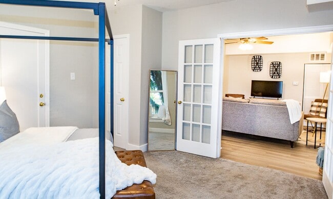 Building Photo - Cozy 2-Bedroom Home Near Sacred Heart, Shriners, and Deaconess