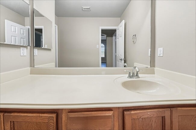 Building Photo - 15311 Forest Creek Farms Dr