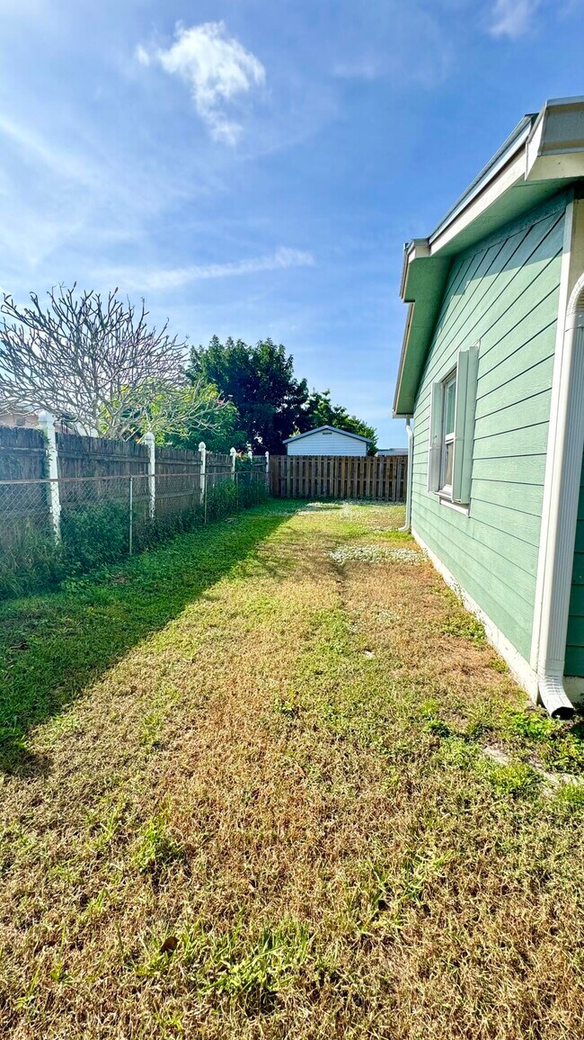 Building Photo - 5149 El Claro Cir