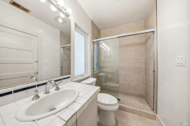 Building Photo - 31 Acacia Ave