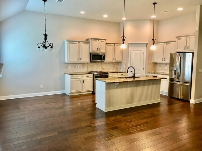 Building Photo - 530 Salterton Way
