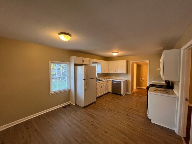 Building Photo - **UPCOMING**East Columbus 3 bedroom/2 bathroom Home for Rent***