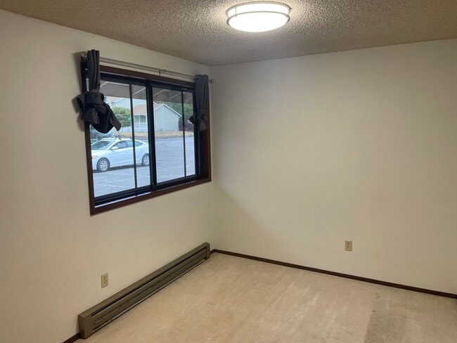 Building Photo - Spacious Single Story 3 Bedroom Home in To...