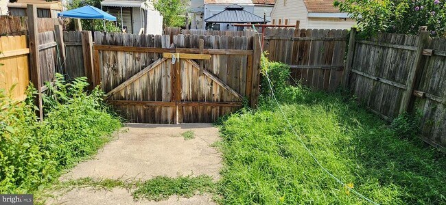 Building Photo - 856 Quinton Ave