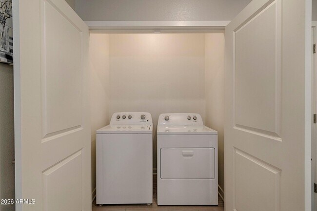 Building Photo - 2511 W Queen Creek Rd