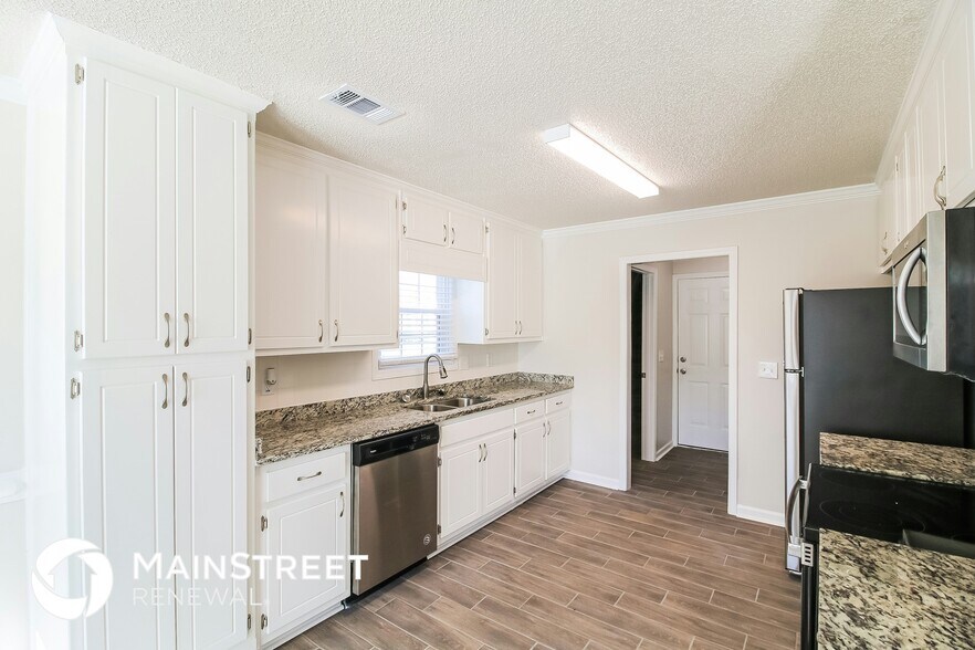 Building Photo - 10381 Commons Crossing