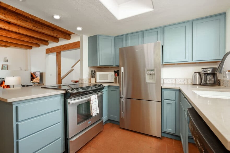 Building Photo - 209 Sena St