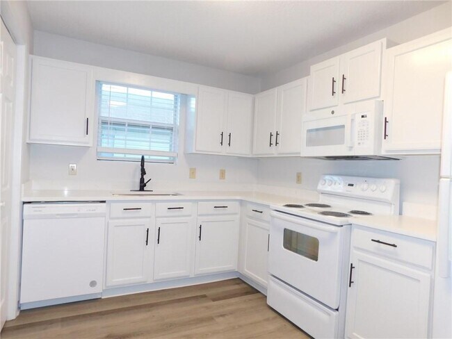 Building Photo - 107 Rock Garden Pl