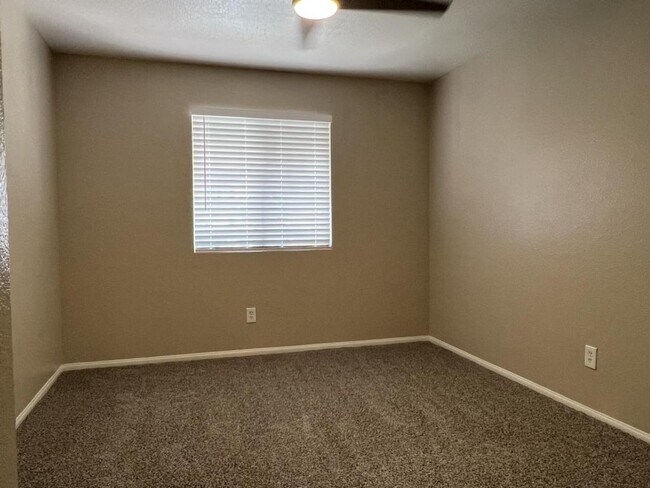 Building Photo - 7570 W Flamingo Rd