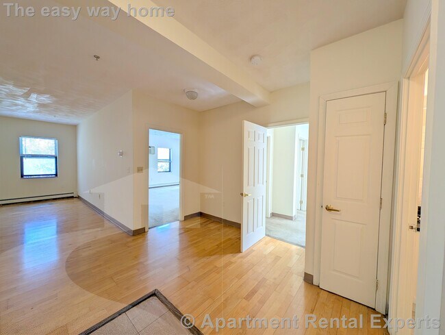 Building Photo - 373 Highland Ave