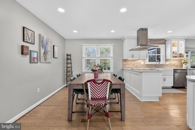 Building Photo - 11922 Holly Spring Dr