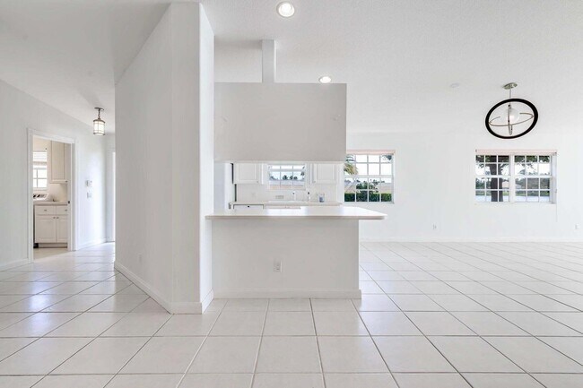 Building Photo - 8270 Eleuthera Ln