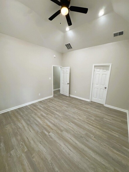 Building Photo - 547 Berclair Rd