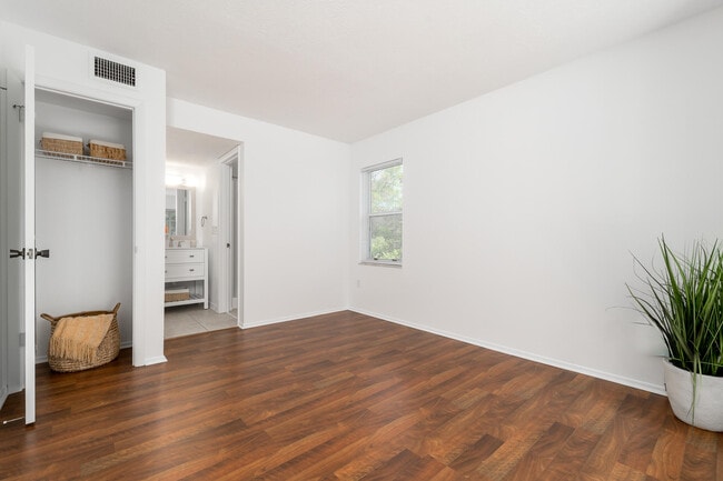 Building Photo - 3254 SE Aster Ln