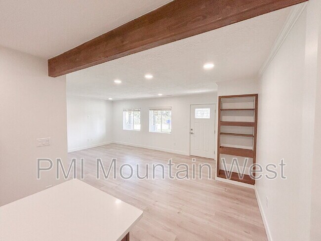 Building Photo - 985 Horsley Cir