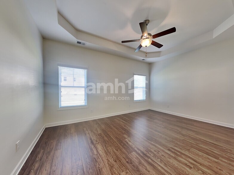 Building Photo - 530 Lateleaf Dr