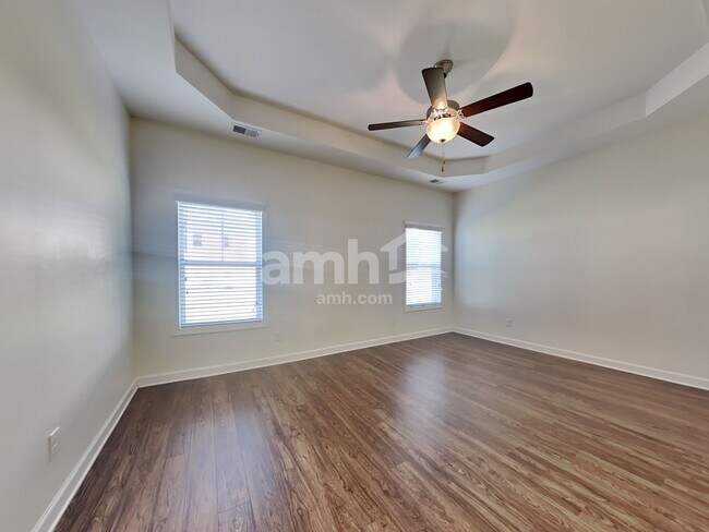 Building Photo - 530 Lateleaf Dr