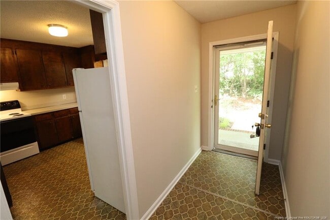 Building Photo - 5215 Deer Haven Dr