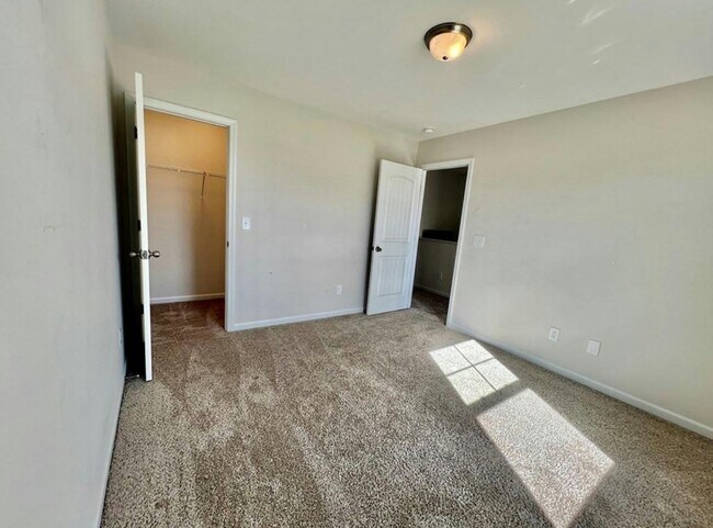 Building Photo - 85 Whitetail Cir