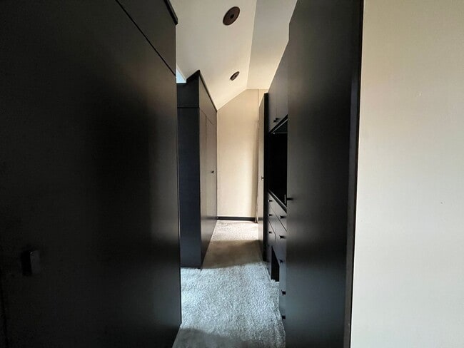 Building Photo - 200 W North Ave