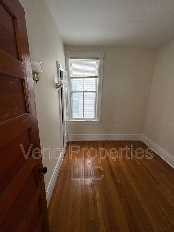 Building Photo - 109 Third Street