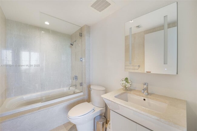 Building Photo - 2627 S Bayshore Dr