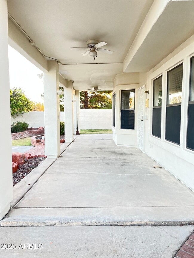 Building Photo - 5545 W Wethersfield Dr